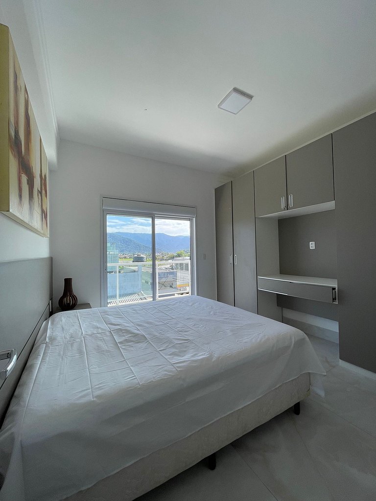 Amplo apartamento alto padrão c/ vista para o mar