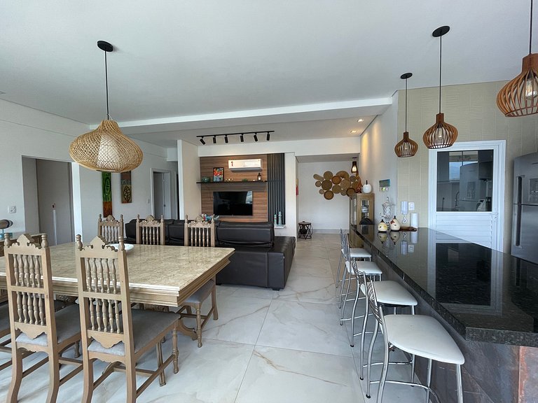 Amplo apartamento alto padrão c/ vista para o mar