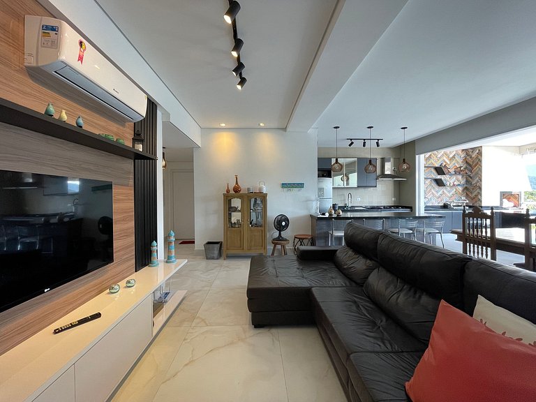 Amplo apartamento alto padrão c/ vista para o mar