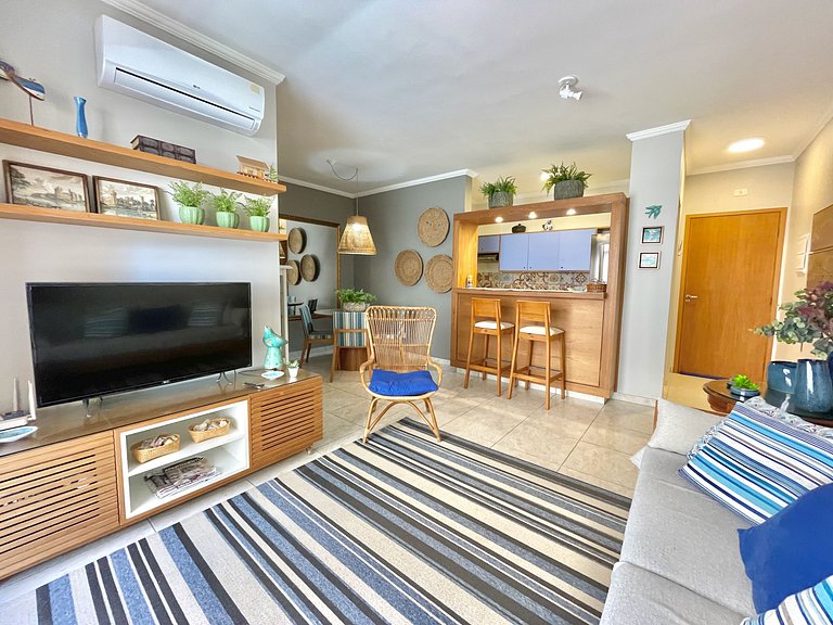 Lindo apartamento 2 quartos 200m da praia c/ AC