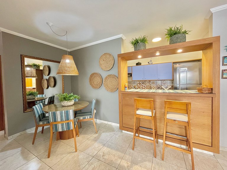 Lindo apartamento 2 quartos 200m da praia c/ AC