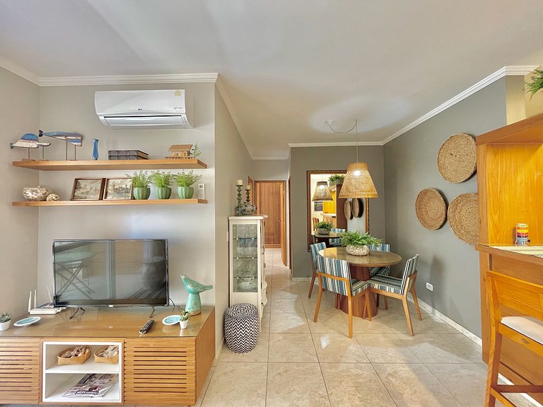 Lindo apartamento 2 quartos 200m da praia c/ AC