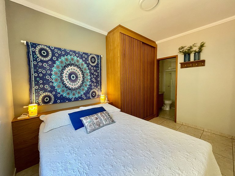 Lindo apartamento 2 quartos 200m da praia c/ AC
