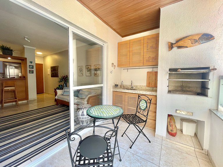 Lindo apartamento 2 quartos 200m da praia c/ AC