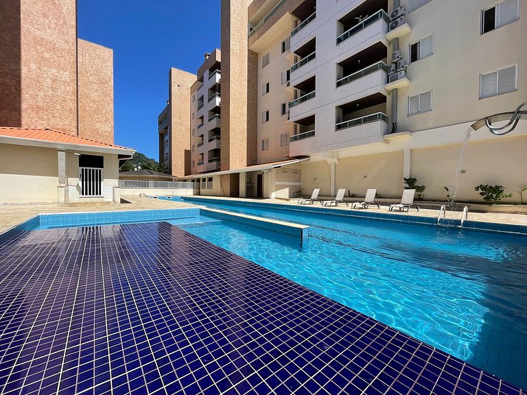 Lindo apartamento 2 quartos 200m da praia c/ AC