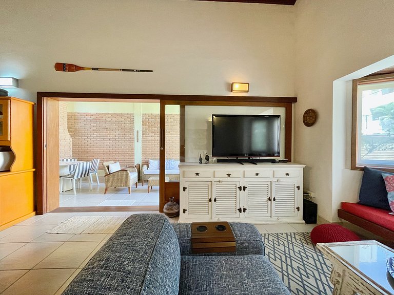 Casa 5 suítes 20m da praia c/ AC