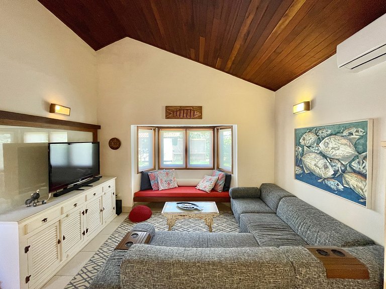 Casa 5 suítes 20m da praia c/ AC