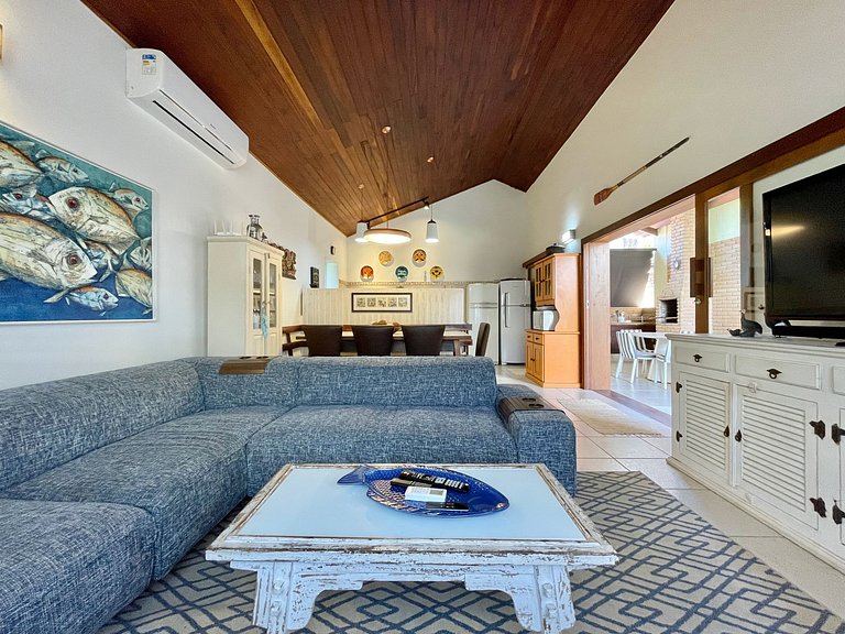 Casa 5 suítes 20m da praia c/ AC