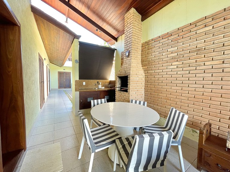 Casa 5 suítes 20m da praia c/ AC