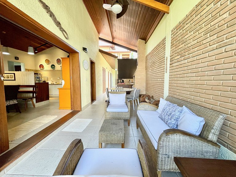 Casa 5 suítes 20m da praia c/ AC