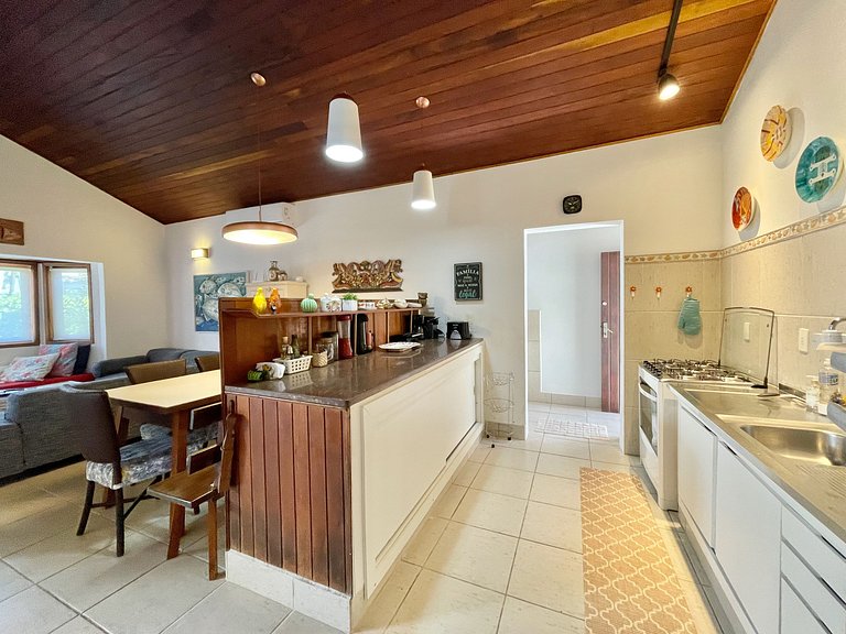 Casa 5 suítes 20m da praia c/ AC