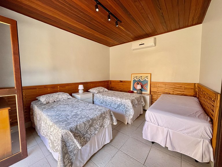 Casa 5 suítes 20m da praia c/ AC