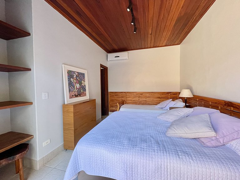 Casa 5 suítes 20m da praia c/ AC