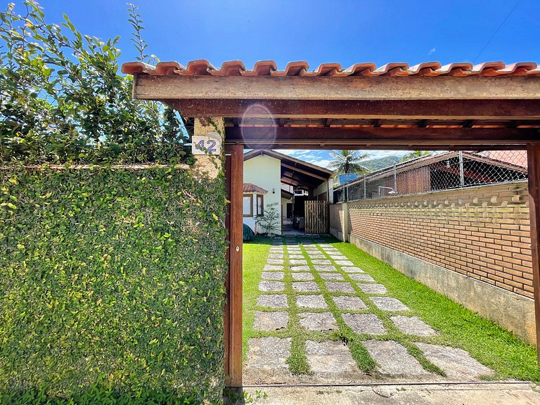 Casa 5 suítes 20m da praia c/ AC