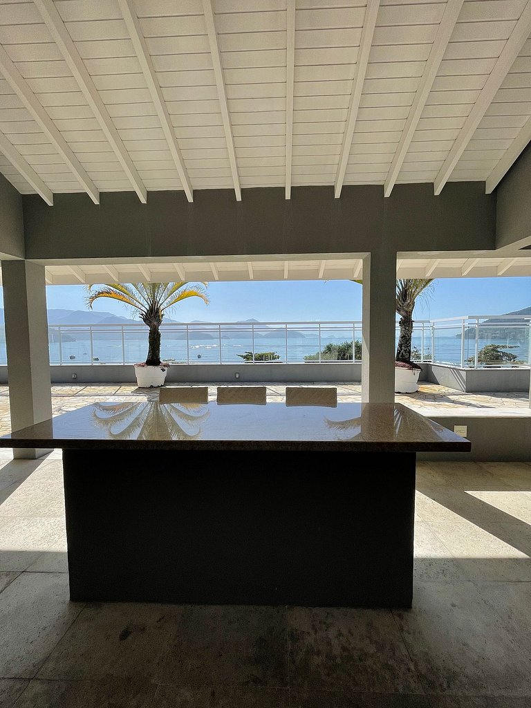 D04 Duplex moderno 4 suítes c/ AC e vista incrível