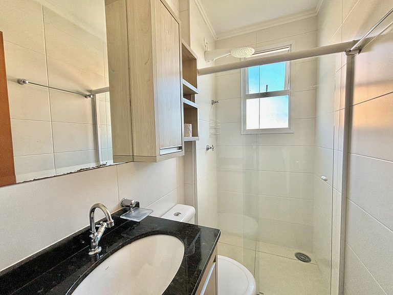 408_Apartamento 2 quartos 200m da praia c/ AC