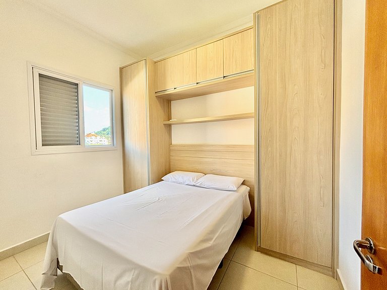 408_Apartamento 2 quartos 200m da praia c/ AC