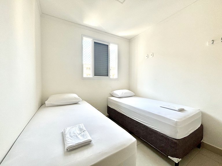 506_Apartamento 2 quartos 200m da praia c/ AC