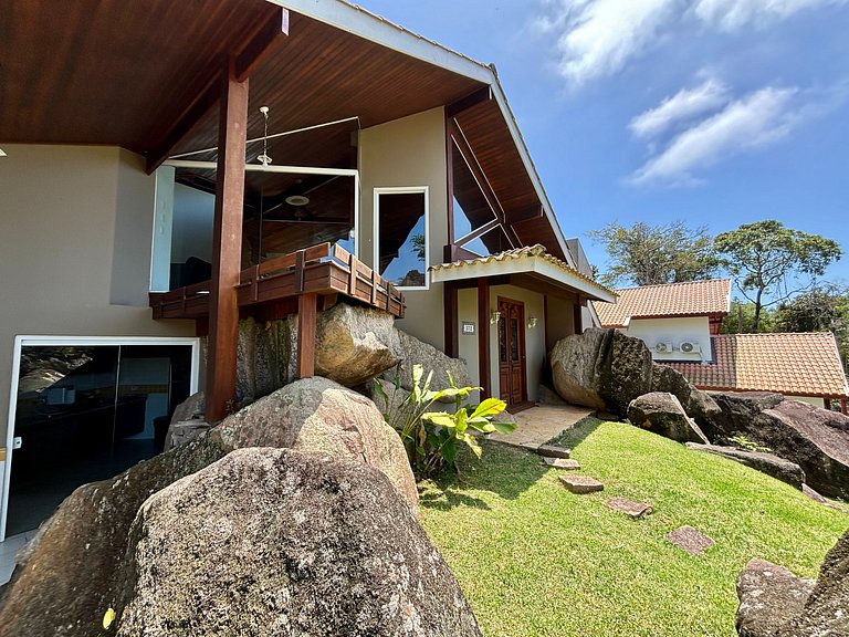 Casa espectacular vista incrível 4 suítes piscina