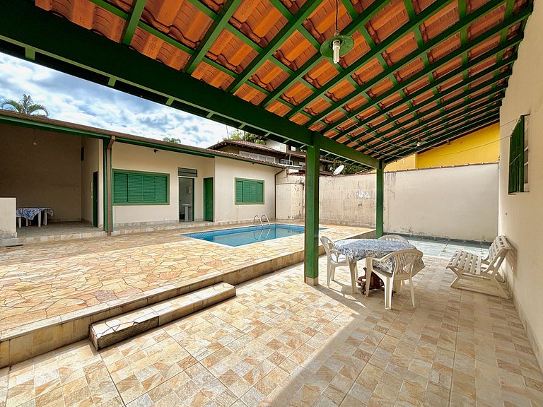 Pereque_Casa c/ piscina 200m da praia 4 quartos