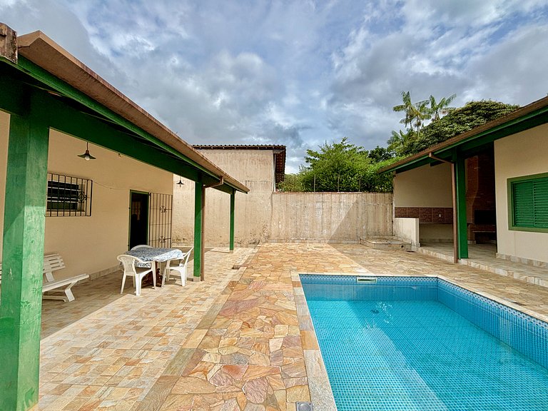 Pereque_Casa c/ piscina 200m da praia 4 quartos