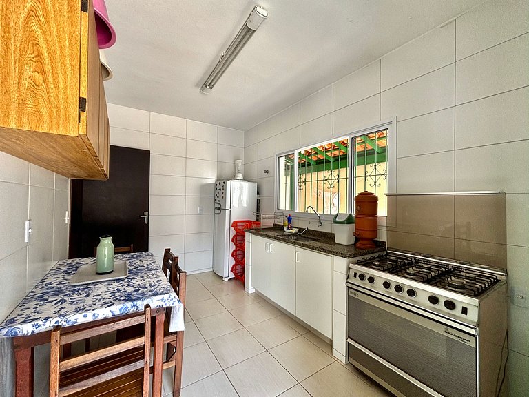 Pereque_Casa c/ piscina 200m da praia 4 quartos