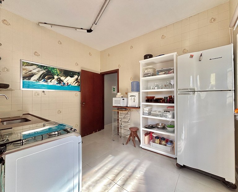 Charmosa casa na orla, vista mar, 2 quartos e AC