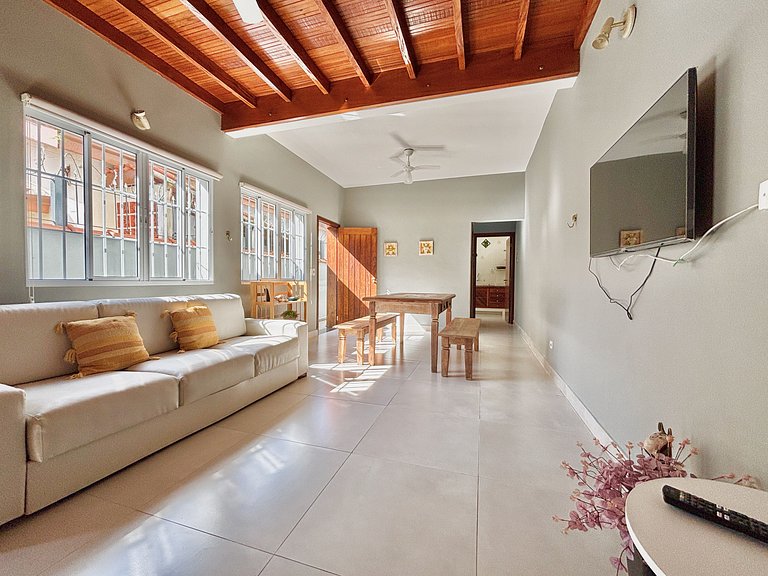 Charmosa casa na orla, vista mar, 2 quartos e AC