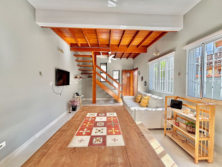 Charmosa casa na orla, vista mar, 2 quartos e AC