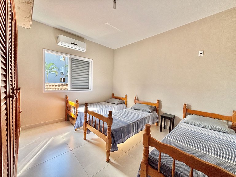 Charmosa casa na orla, vista mar, 2 quartos e AC