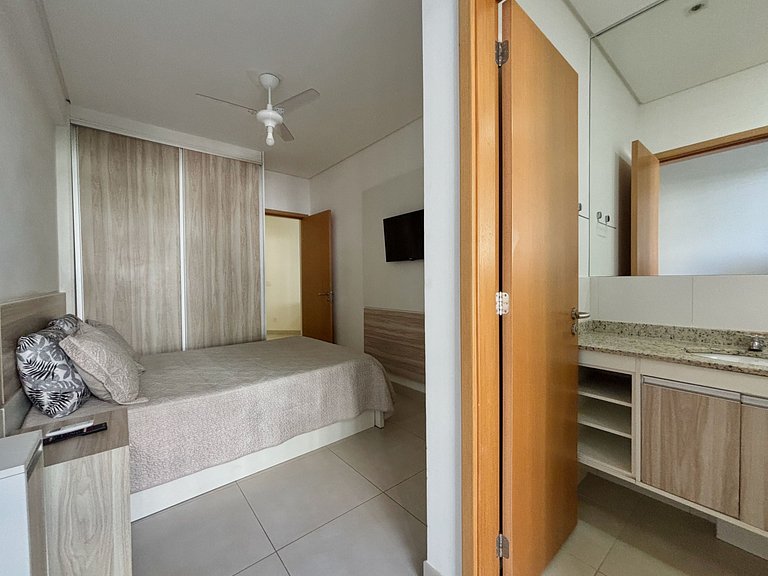 Resort DNA_ Amplo apto 2 suítes c/ AC e varanda