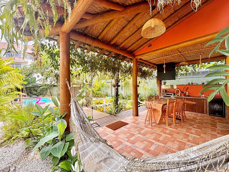 Lua_Linda casa c/ piscina 150m da Praia Pereque