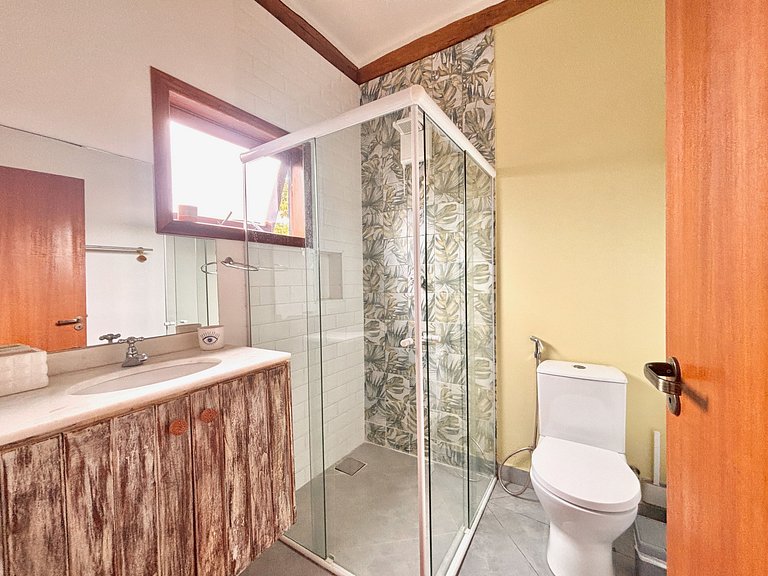 Lua_Linda casa c/ piscina 150m da Praia Pereque