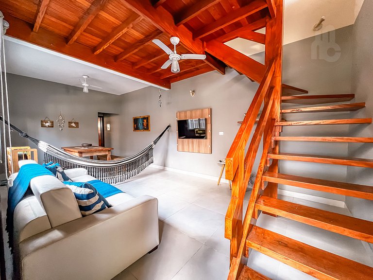 Charmosa casa na orla, vista mar, 2 quartos e AC