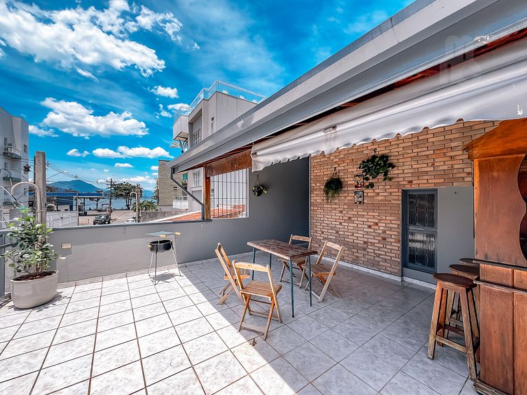 Charmosa casa na orla, vista mar, 2 quartos e AC